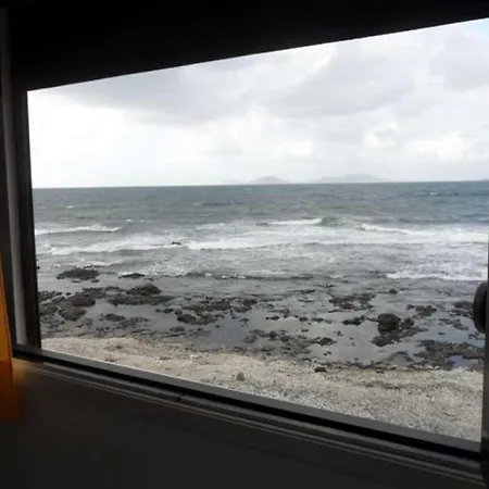 La Caleta Sleeps 2 Wifi Famara