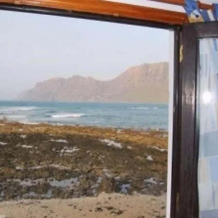 La Caleta Sleeps 2 Wifi Apartment Famara