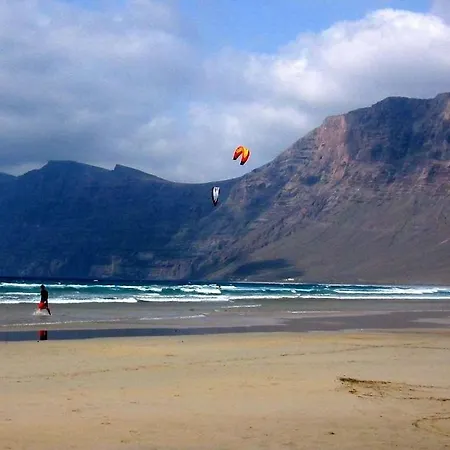 La Caleta Sleeps 2 Wifi Famara